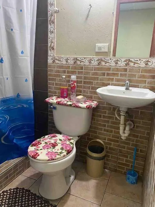 Suite Blue House- Diagonal Al Consulado Americano Guayaquil 0*,